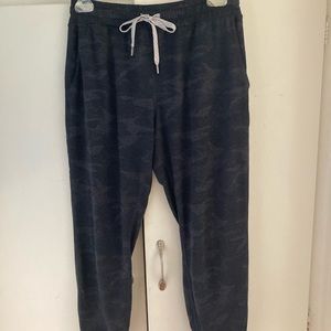 Vuori Women’s Joggers Work Out Pants.